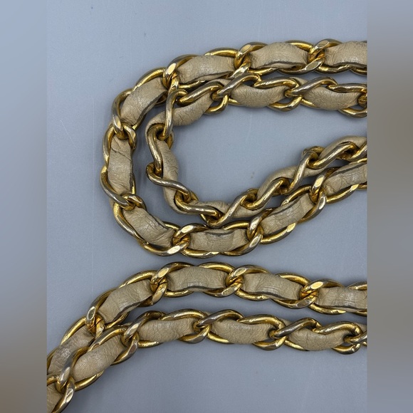 Chanel single flap lambskin beige square chain bag - Picture 3 of 16